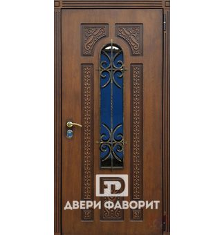 дверь из железа в коттедж со стеклянной вставкой в виде арки и ковкой