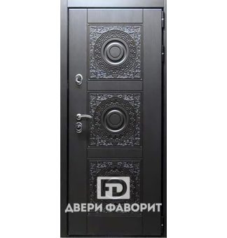 дверь с трехконтурным уплотнителем в квартиру