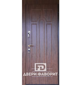 металлическая дверь без глазка, вид снаружи