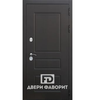 недорогая входная дверь, с двух сторон отделана МДФ