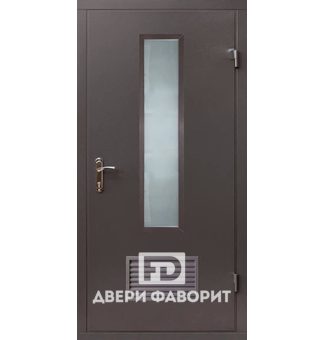 дверь со стеклом и вентиляционной решеткой окрашена цинкогрунтом