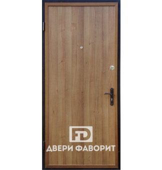 недорогая дверь с ламинированной панелью
