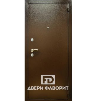 недорогая металлическая дверь с коричневой порошковой краской
